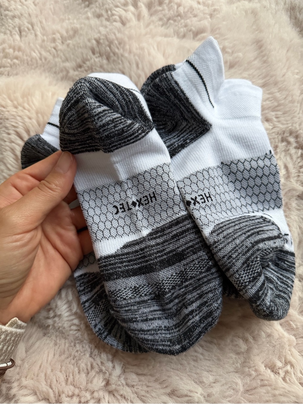 NEW Bombas Ankle Socks - set of 2 (Medium) - Picture 2 of 4